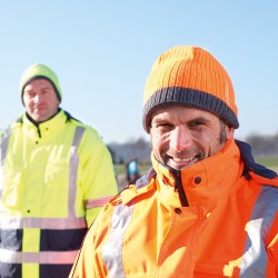 12 Stück ELYSEE® Thinsulate Mütze aus 100% Polyacryl in Orange/Grau mit warmer Wattierung