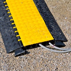 1 Stück Kabelbrücke 5 Kanal mit Deckel aus robustem Kunststoff in schwarz/gelb, 900 mm x 500 mm x 50 mm