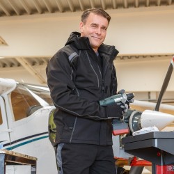 1 Stück ELYSEE Softshell-Jacke aus hochwertigem Material in Schwarz