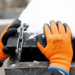 120 Paar GOODJOB® ECO Winterhandschuhe aus Polyester mit Schrumpf-Latex in Orange/Schwarz, Kategorie 2
